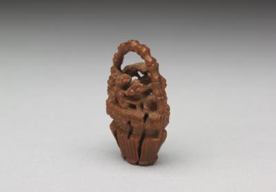 图片[3]-Carved walnut shell in the shape of a flower basket, 18th century, Qing dynasty-China Archive